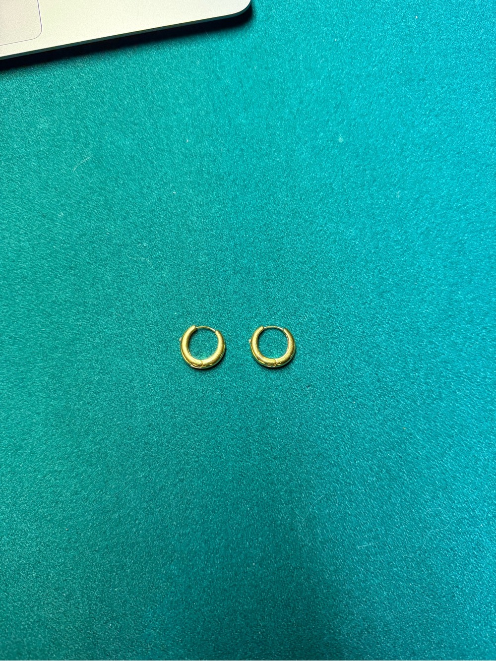 Nordstrom Demi-Fine Simple Huggie Hoop Earrings - Picture 3 of 5